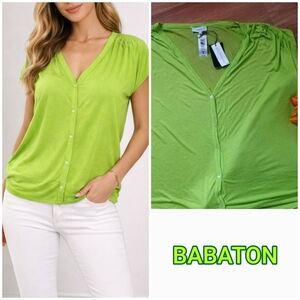 NWT Babaton Green Vneck Buttons Down Top 💚